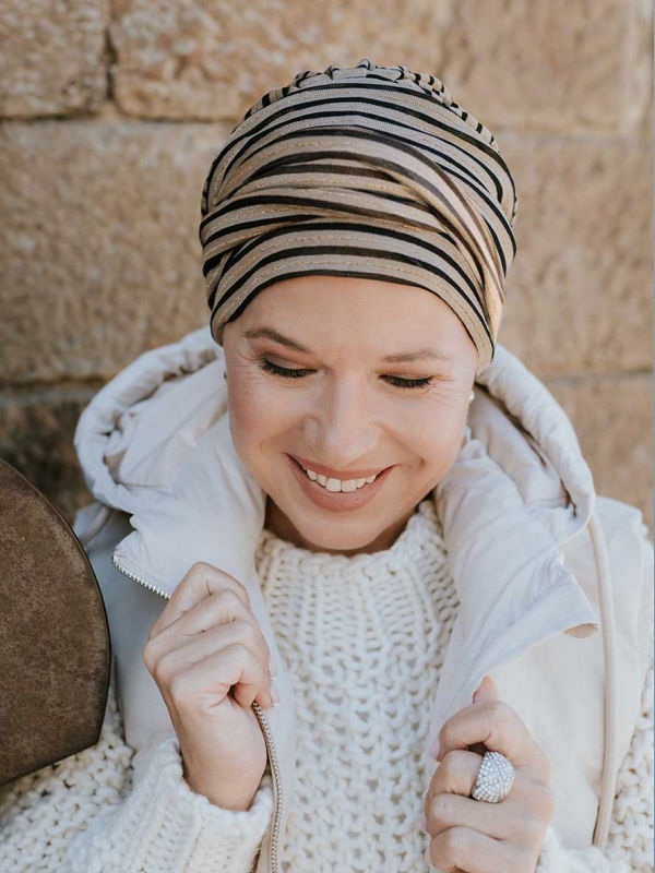 winter chemo mutsjes winkel - Mutsje Lucia - Glowing striped caramel