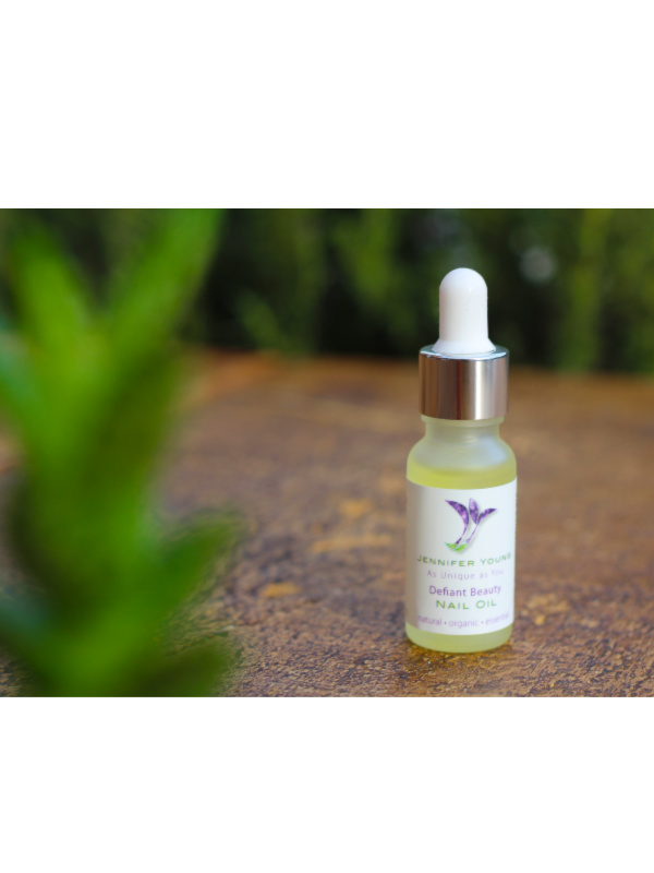 Defiant Beauty Nagel-olie verkrijbaar bij Mooihoofd voor chemo mutsjes en cosmetica