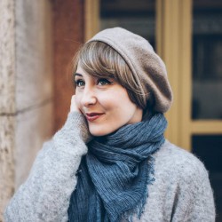 Les Franjynes - fringe - Jodie; hairpiece women with chemo hat