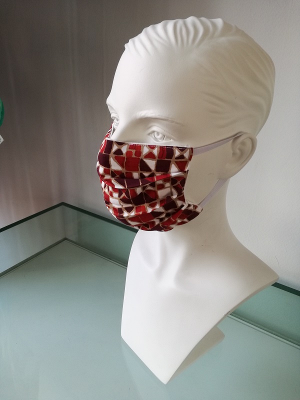Mondkapje rood met patroon Mondkapje rood met patroon